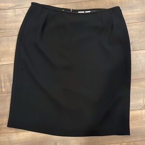 Jones Studio black size 16P  pencil skirt with back zipper